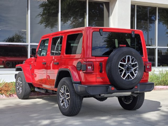 Used 2026 Jeep Wrangler Unlimited Sahara AWD/4WD image 5