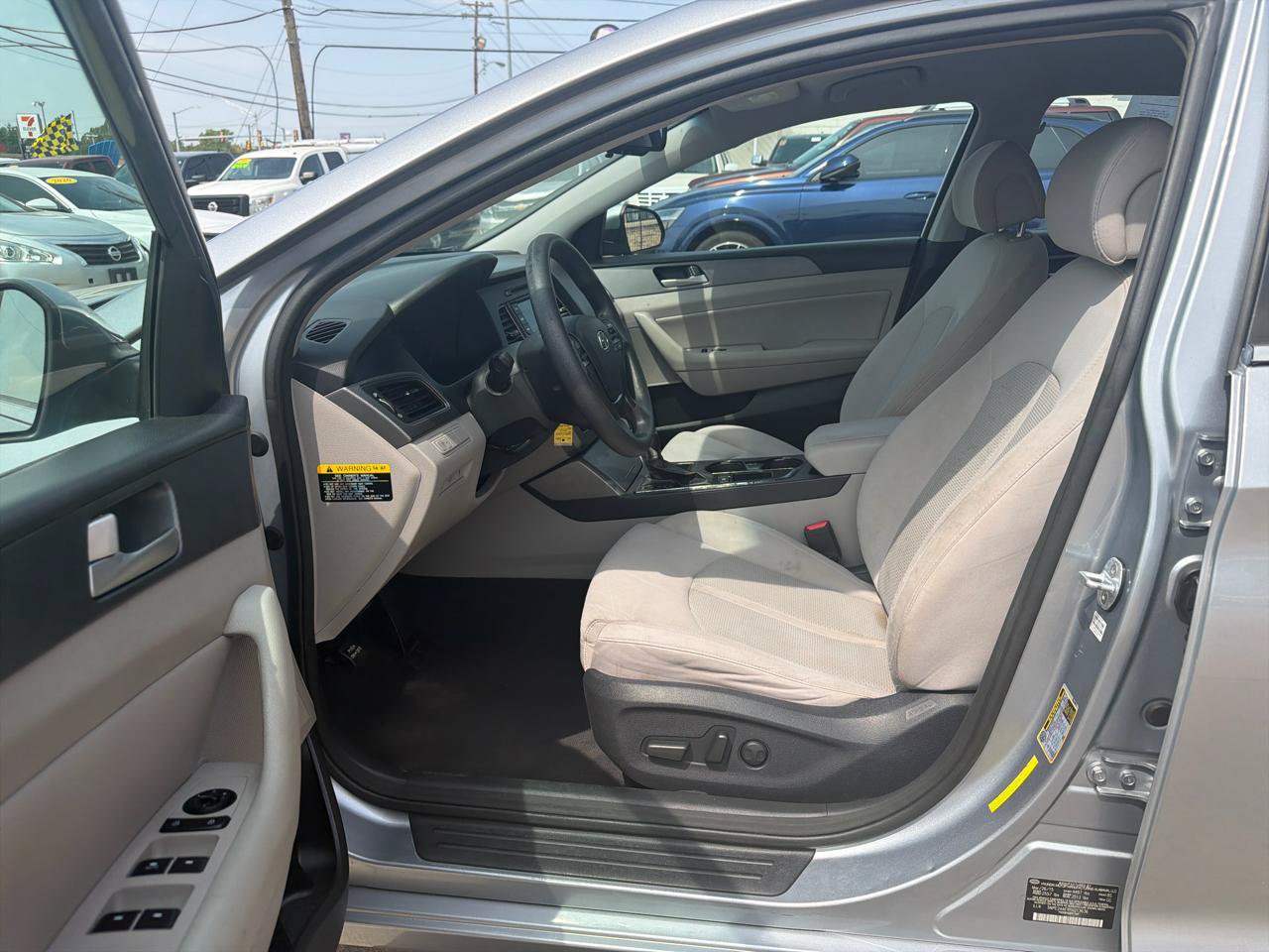 Used 2015 Hyundai Sonata SE w/ Option Group 09 FWD image 9