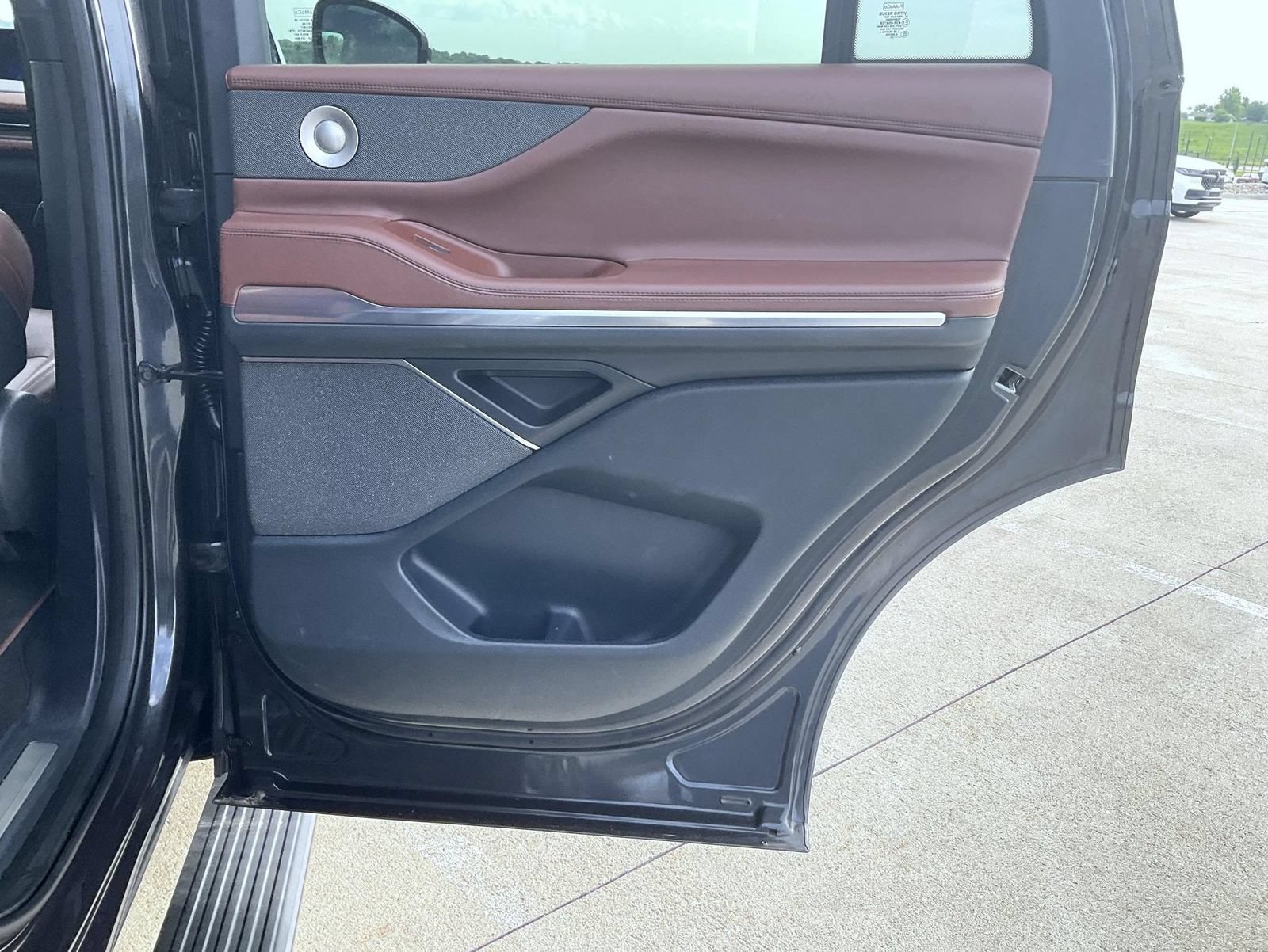 Used 2025 Lincoln Navigator Reserve AWD/4WD image 23