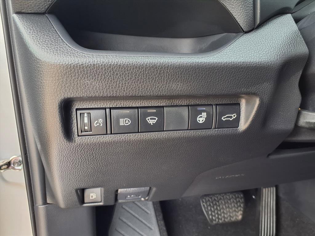 Used 2022 Toyota RAV4 SE w/ Convenience Package image 22