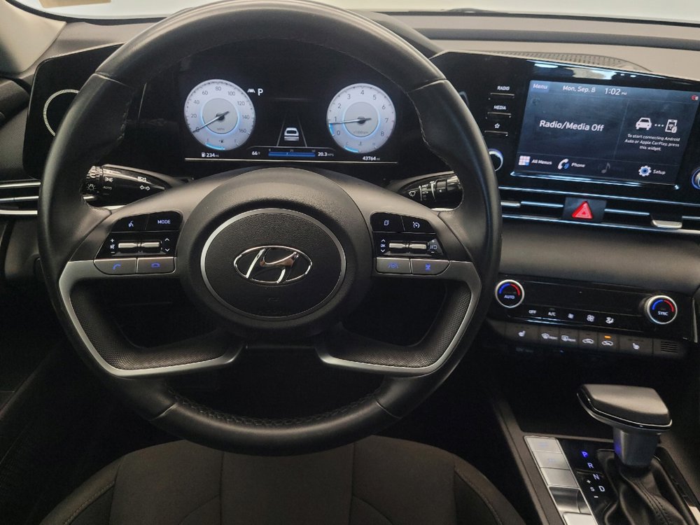 Used 2022 Hyundai Elantra SEL w/ Convenience + Premium Package image 22