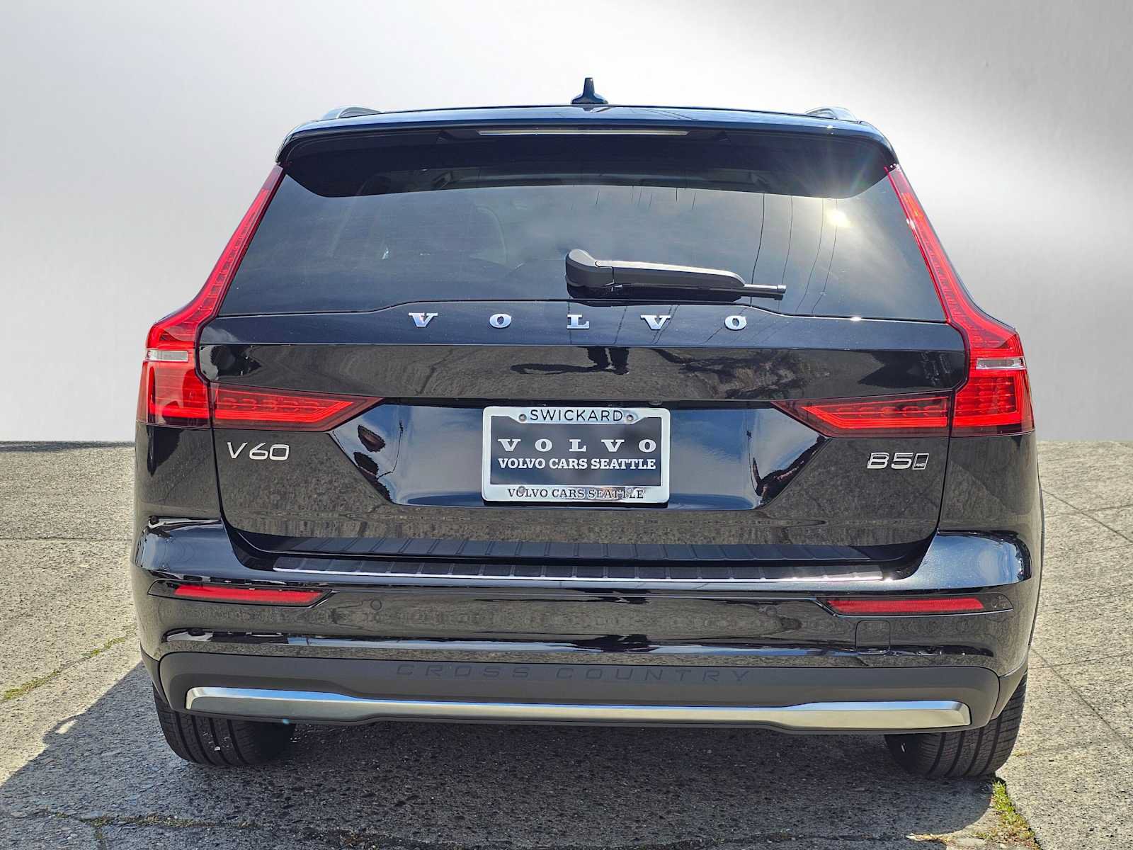 New 2026 Volvo V60 B5 Cross Country Plus w/ Protection Package Premier AWD/4WD image 4