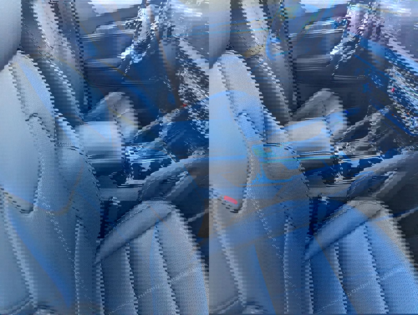 Used 2024 Kia Telluride SX w/ Towing Package image 11