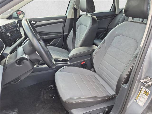 Used 2025 Volkswagen Jetta SE FWD image 15