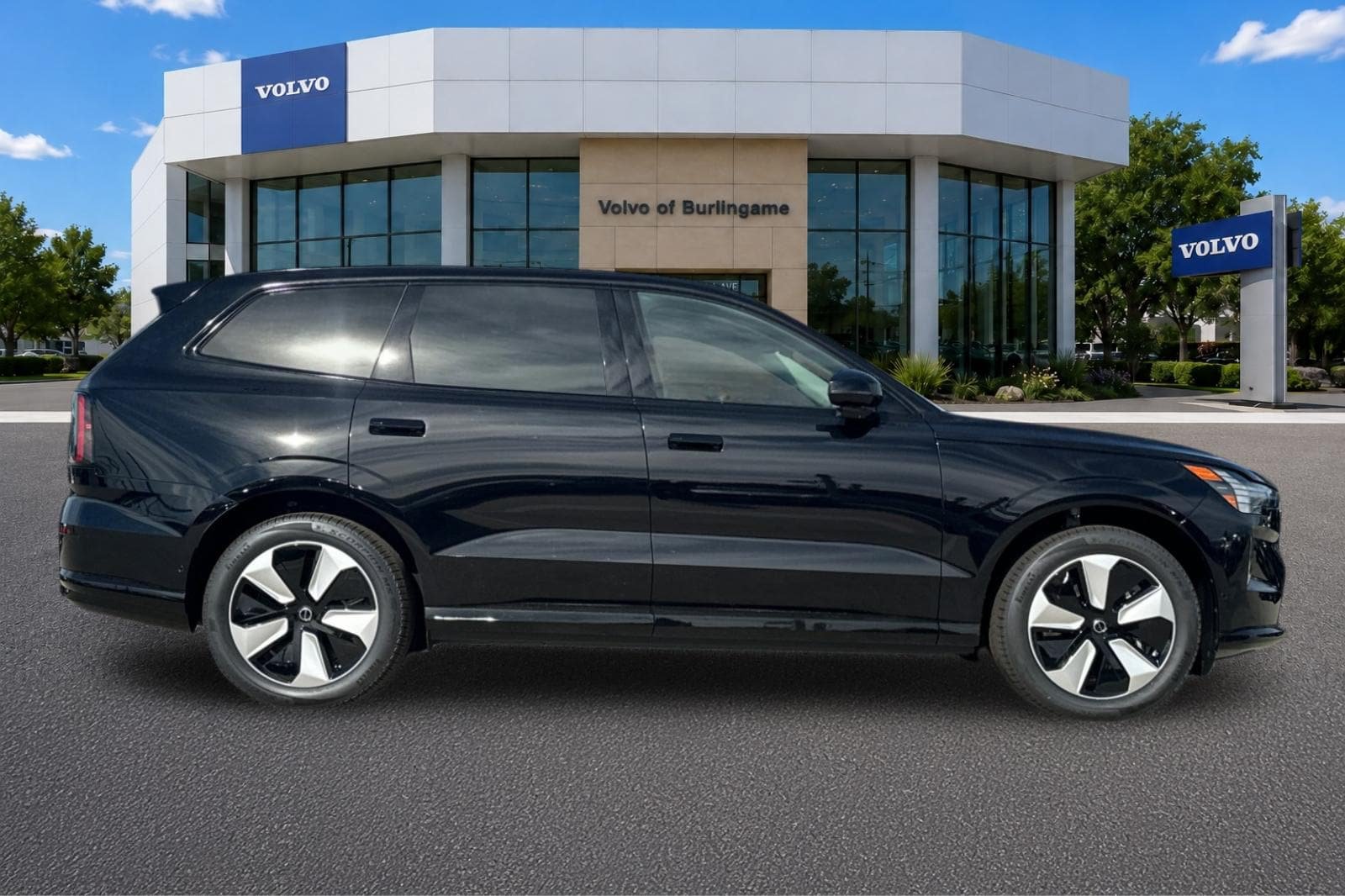 New 2026 Volvo EX90 Plus AWD/4WD image 2