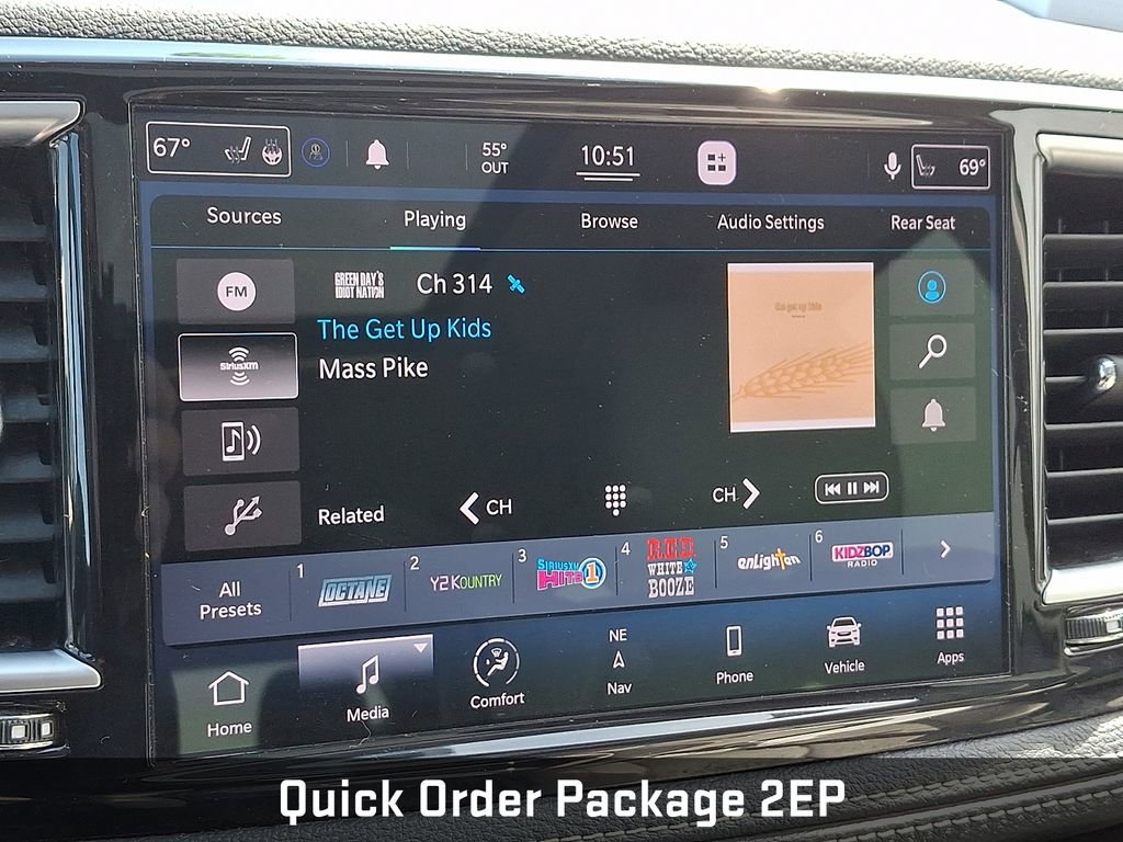 Used 2021 Chrysler Pacifica Limited w/ Uconnect Theater Family Group FWD image 20