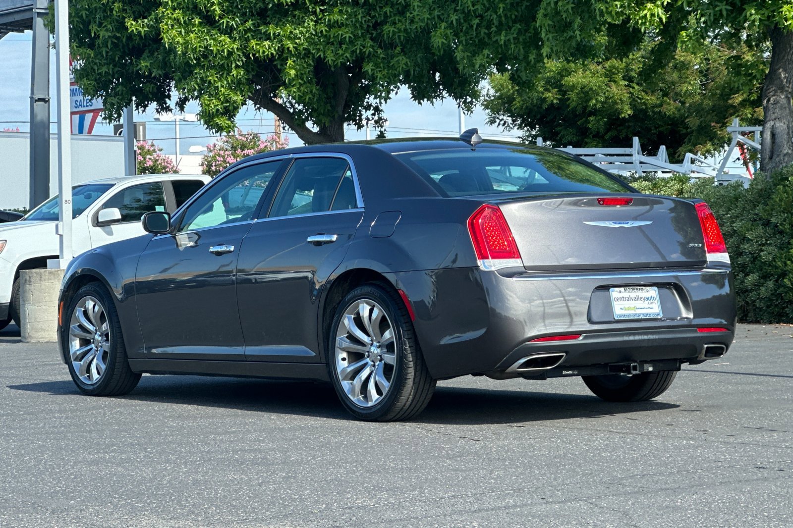 Used 2019 Chrysler 300 Limited RWD image 6