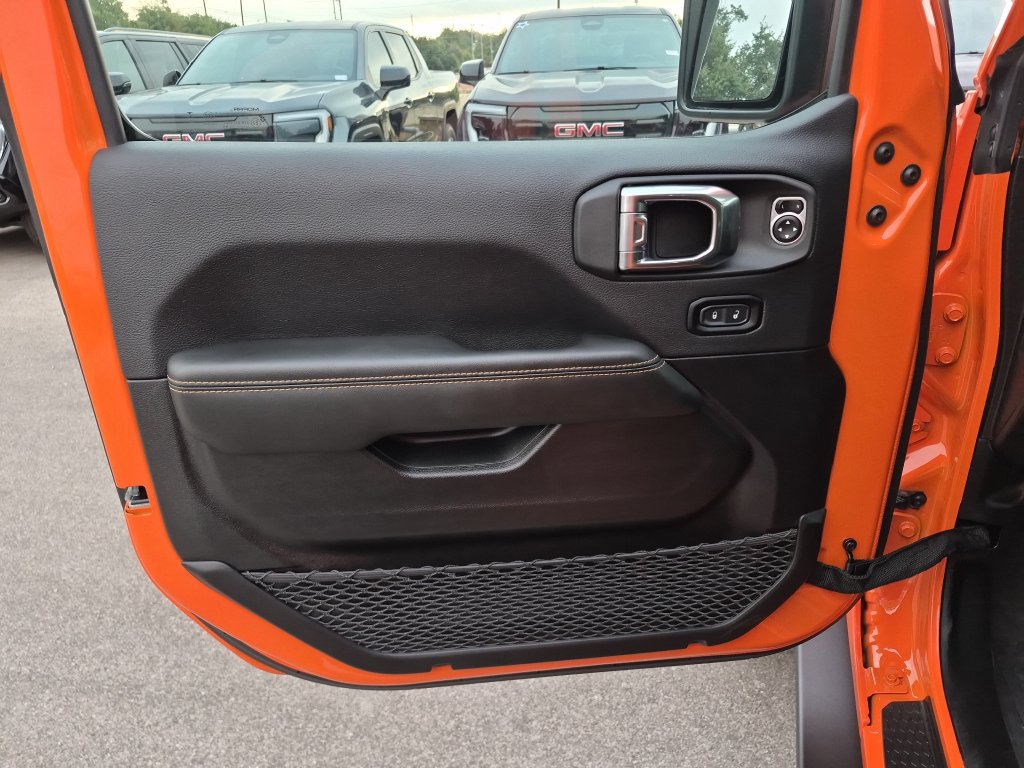 Used 2025 Jeep Wrangler Unlimited Rubicon 392 AWD/4WD image 16