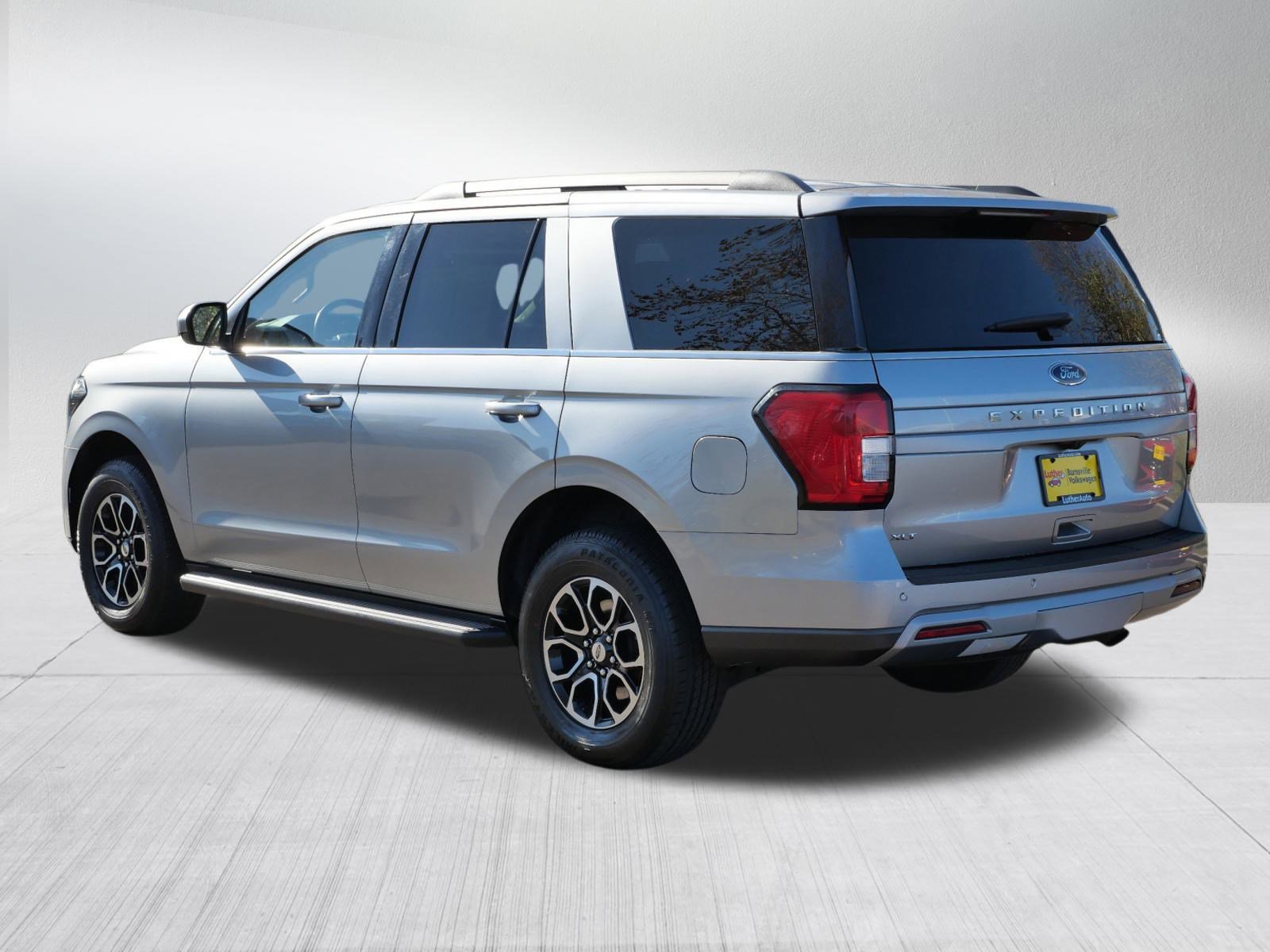 Used 2024 Ford Expedition XLT image 5
