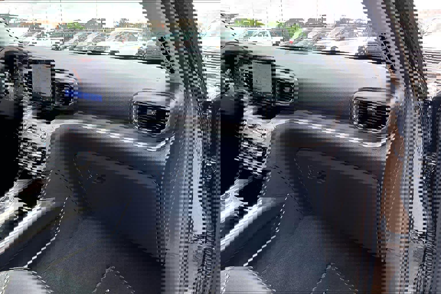 Used 2022 Ford Explorer XLT w/ Equipment Group 202A image 18