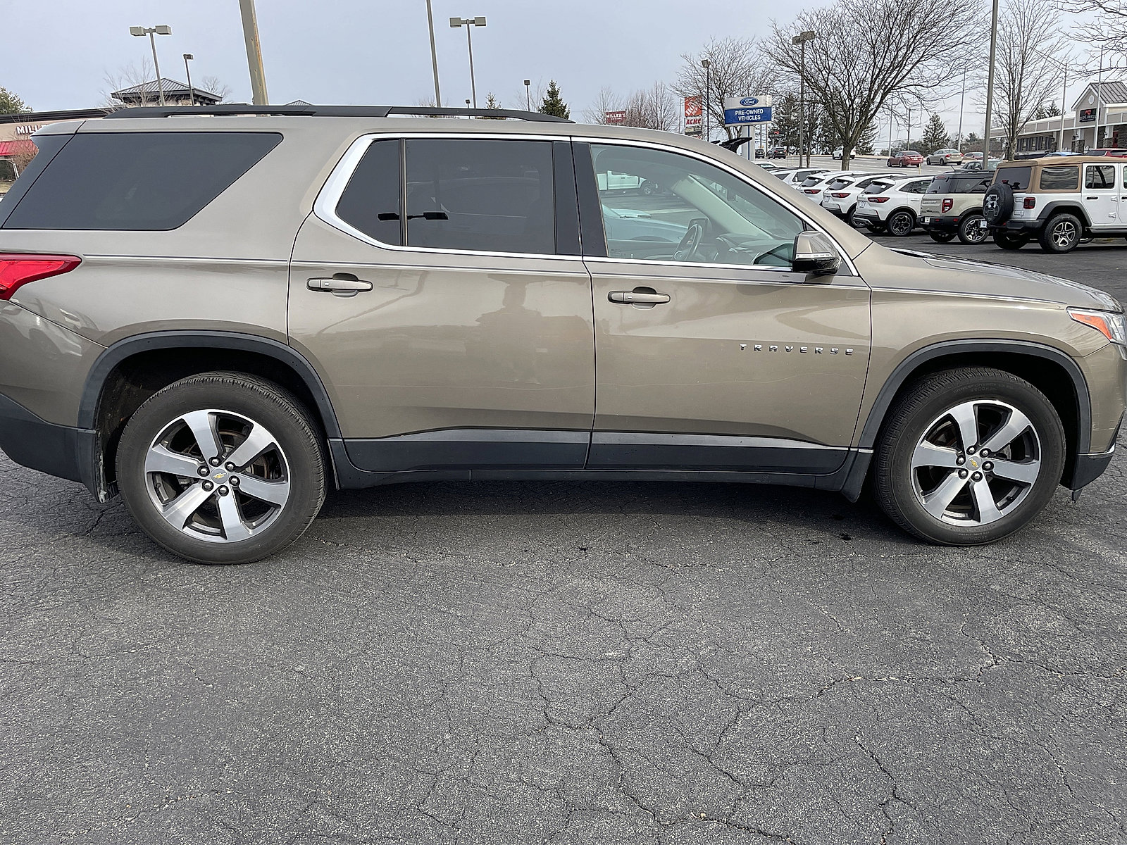 Used 2020 Chevrolet Traverse LT w/ LT Premium Package image 16