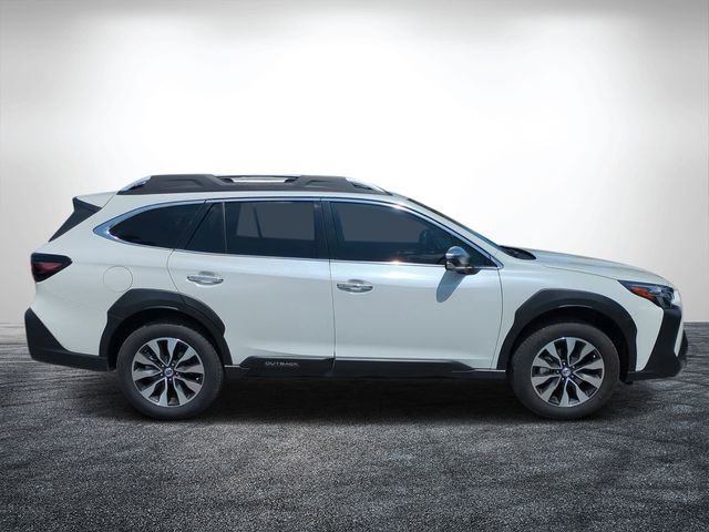 Used 2025 Subaru Outback Touring AWD/4WD image 2