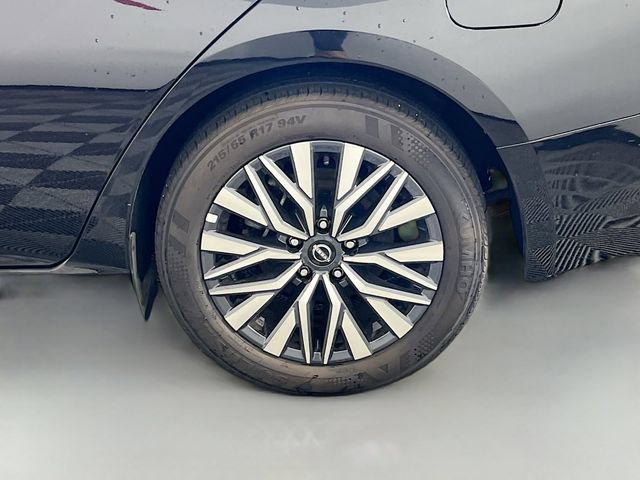 Used 2025 Nissan Altima 2.5 SV FWD image 33