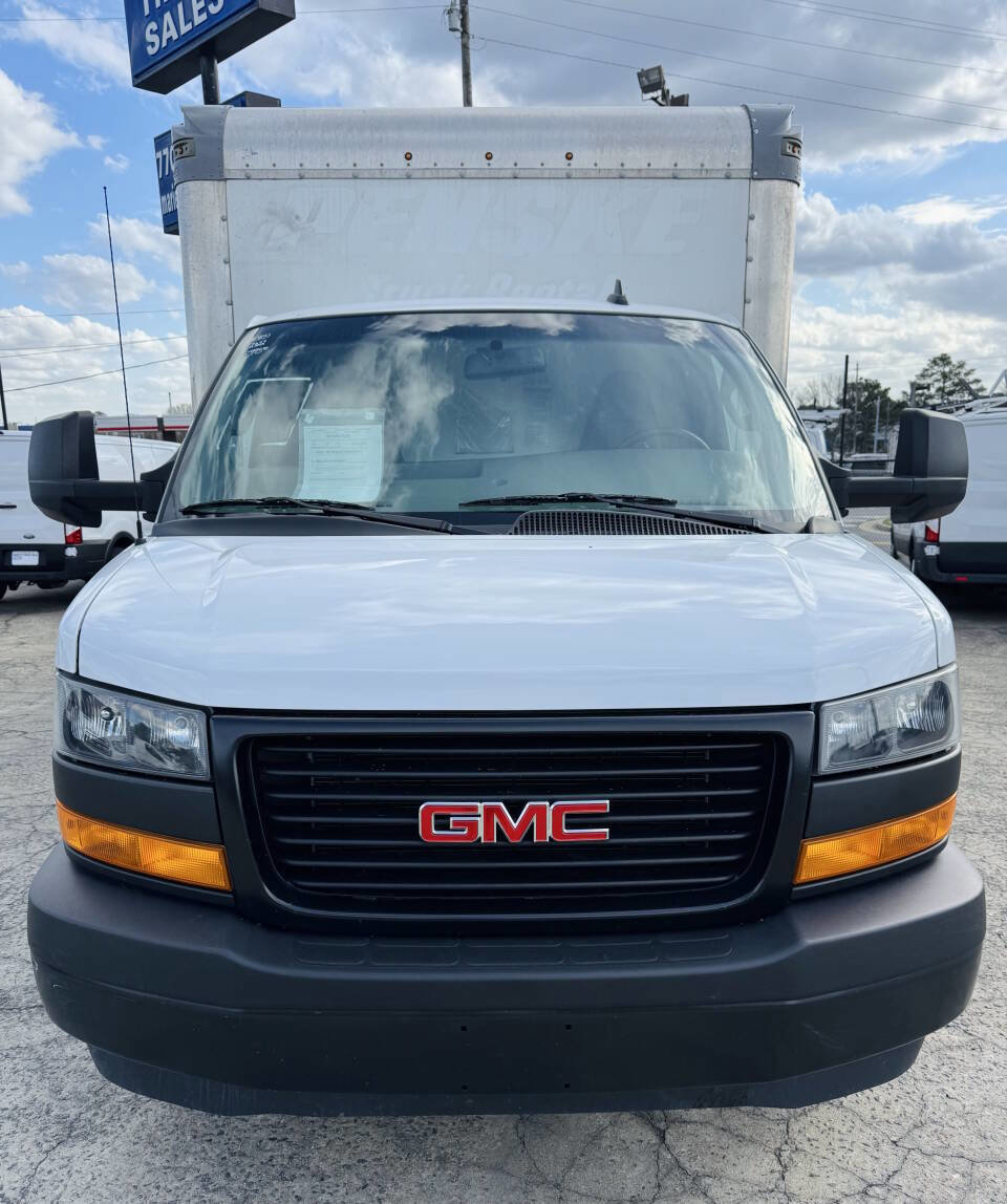 Used 2022 GMC Savana 3500 Extended w/ Power Convenience Package RWD image 4