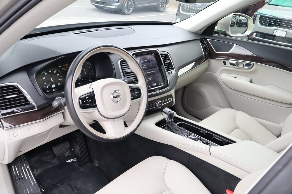 Used 2016 Volvo XC90 T6 Momentum w/ Momentum Plus Package AWD/4WD image 16