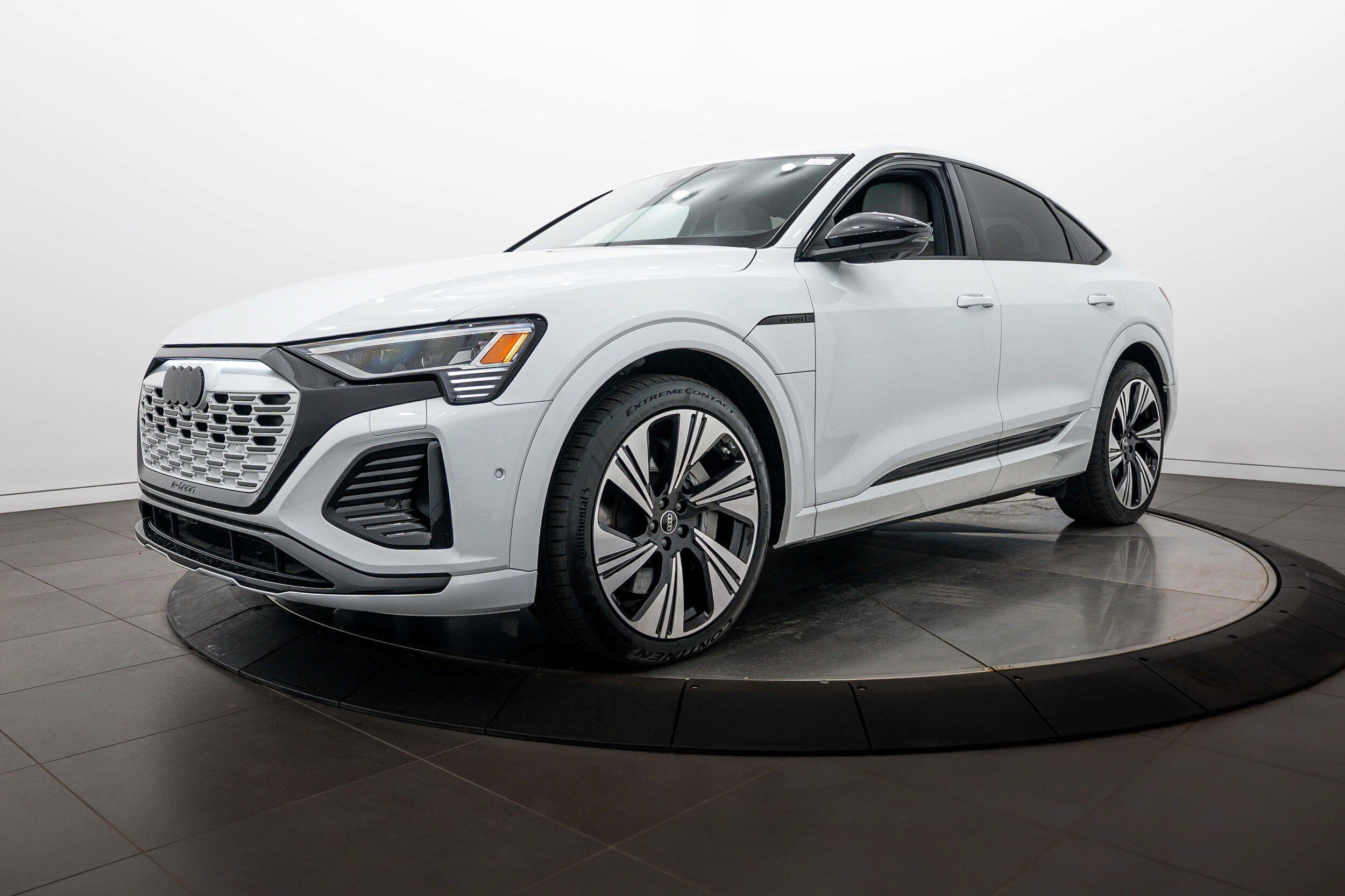Certified 2024 Audi Q8 e-tron Prestige w/ Prestige Package AWD/4WD image 6