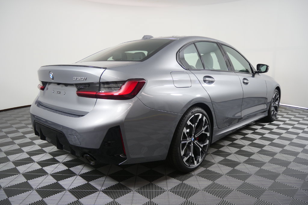 New 2026 BMW 330i Sedan w/ M Sport Package RWD image 4