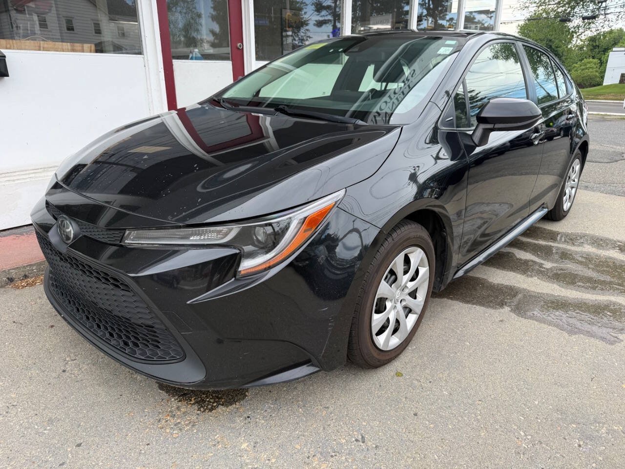 Used 2020 Toyota Corolla LE FWD image 4