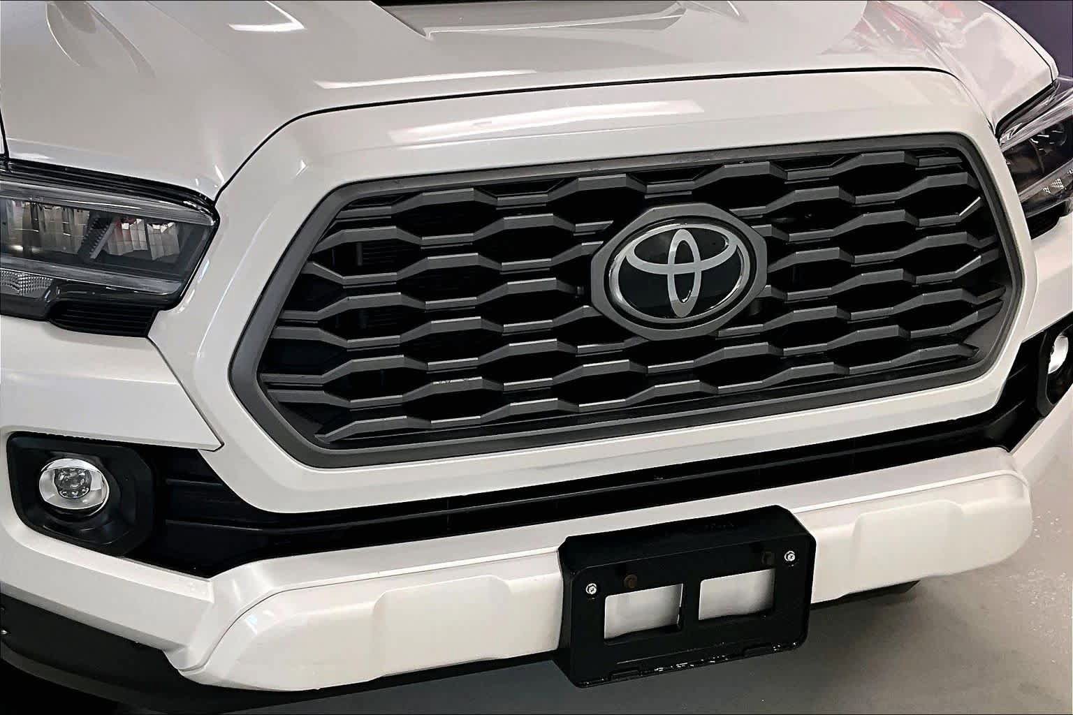 Used 2023 Toyota Tacoma TRD Sport w/ Technology Package image 30