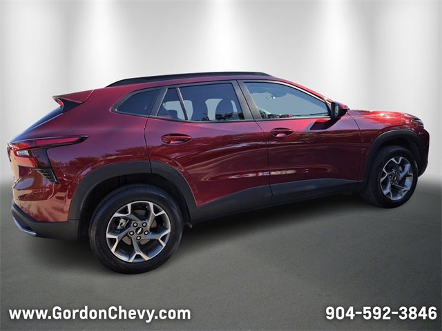 Used 2025 Chevrolet Trax LT image 6