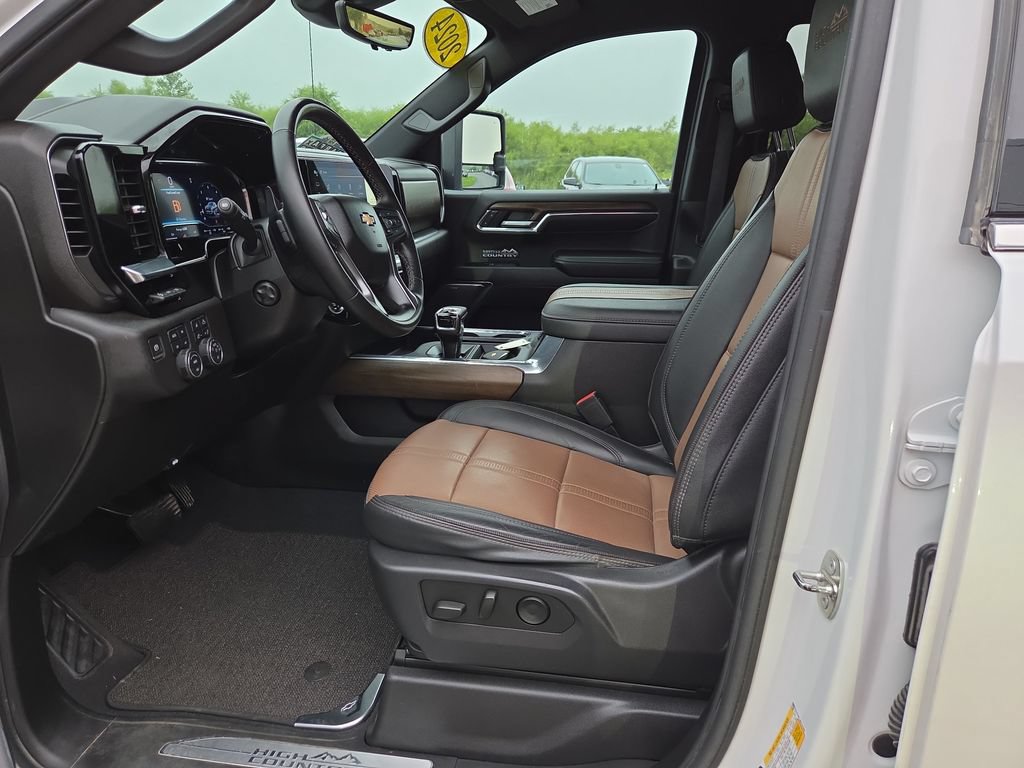 Certified 2024 Chevrolet Silverado 1500 High Country w/ Technology Package AWD/4WD image 25