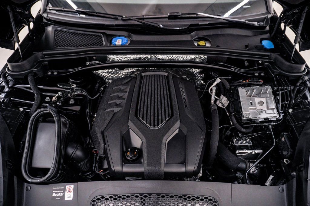 Certified 2025 Porsche Macan image 29