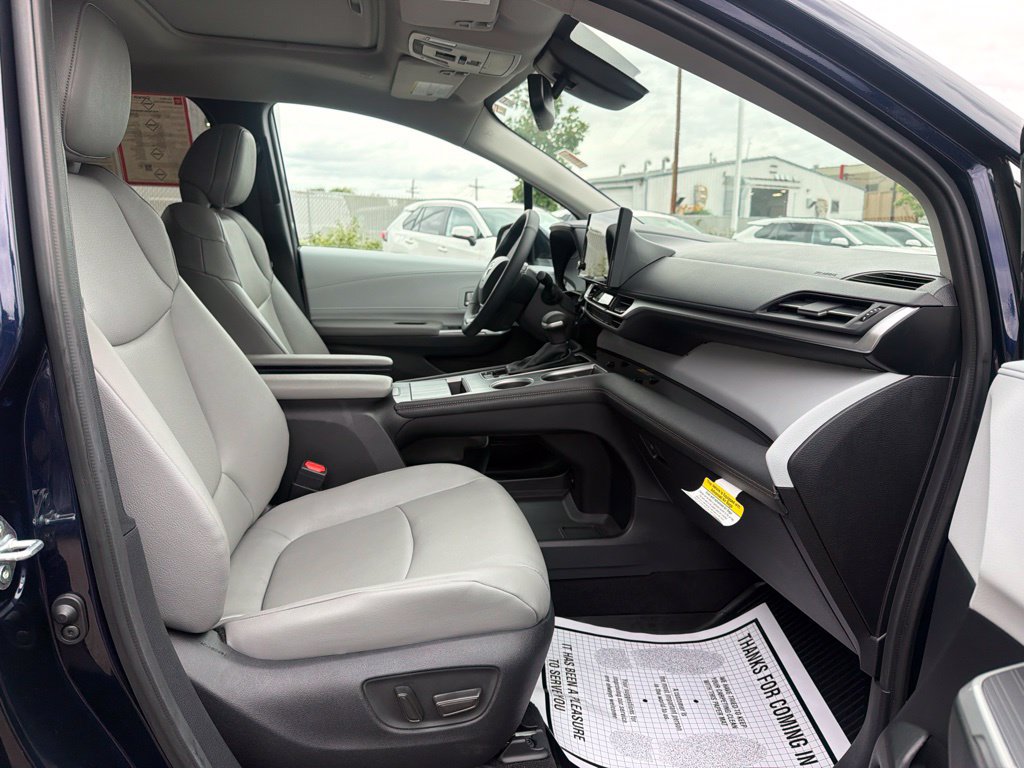 Used 2026 Toyota Sienna XLE AWD/4WD image 11