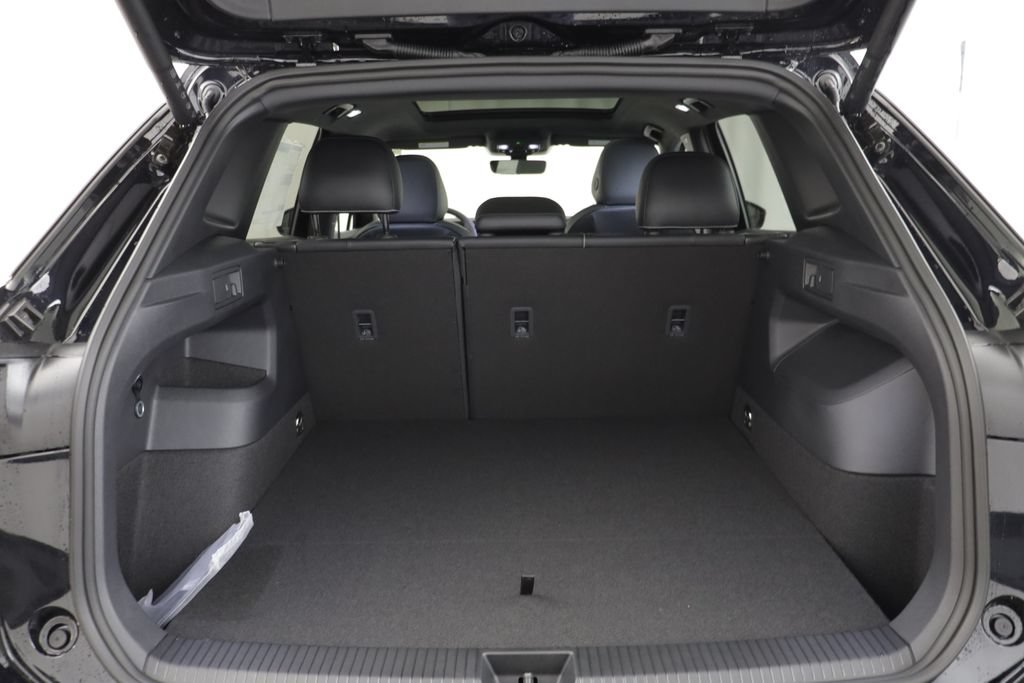 New 2026 Volkswagen Tiguan SE R-Line AWD/4WD image 18