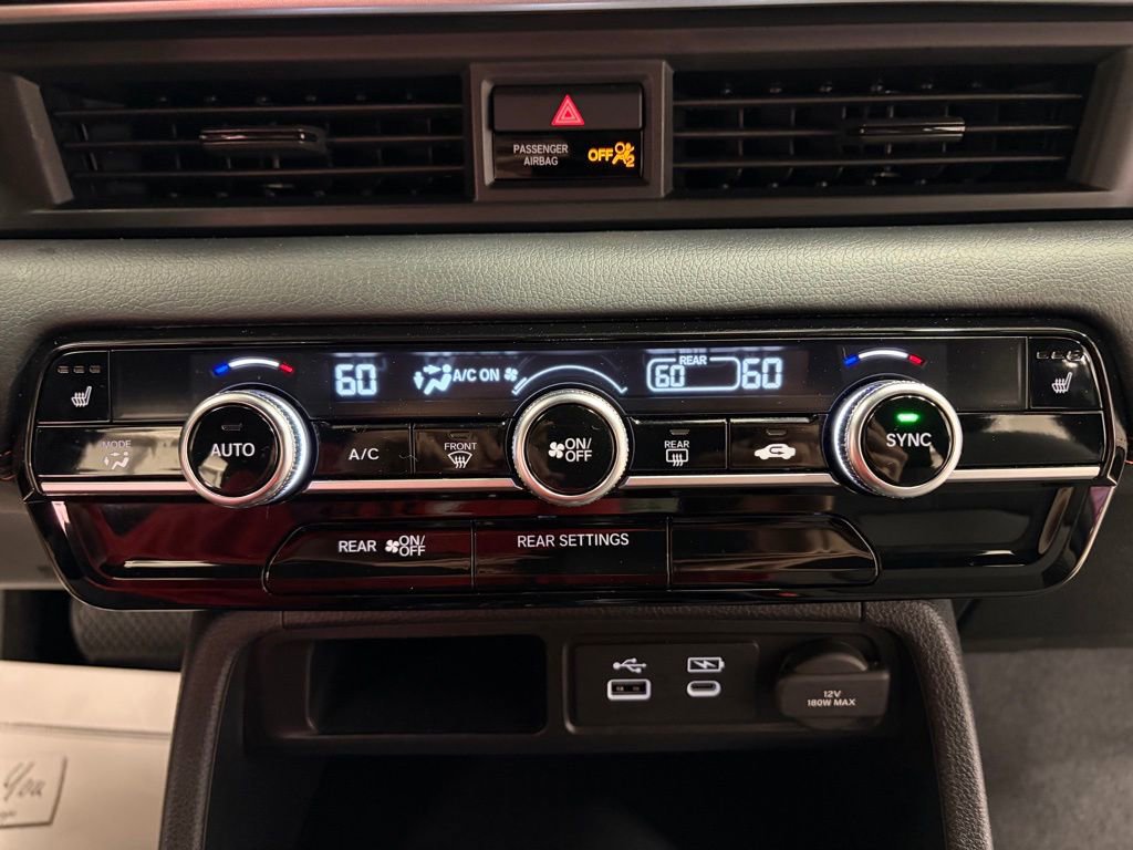 Used 2025 Honda Pilot Sport image 19