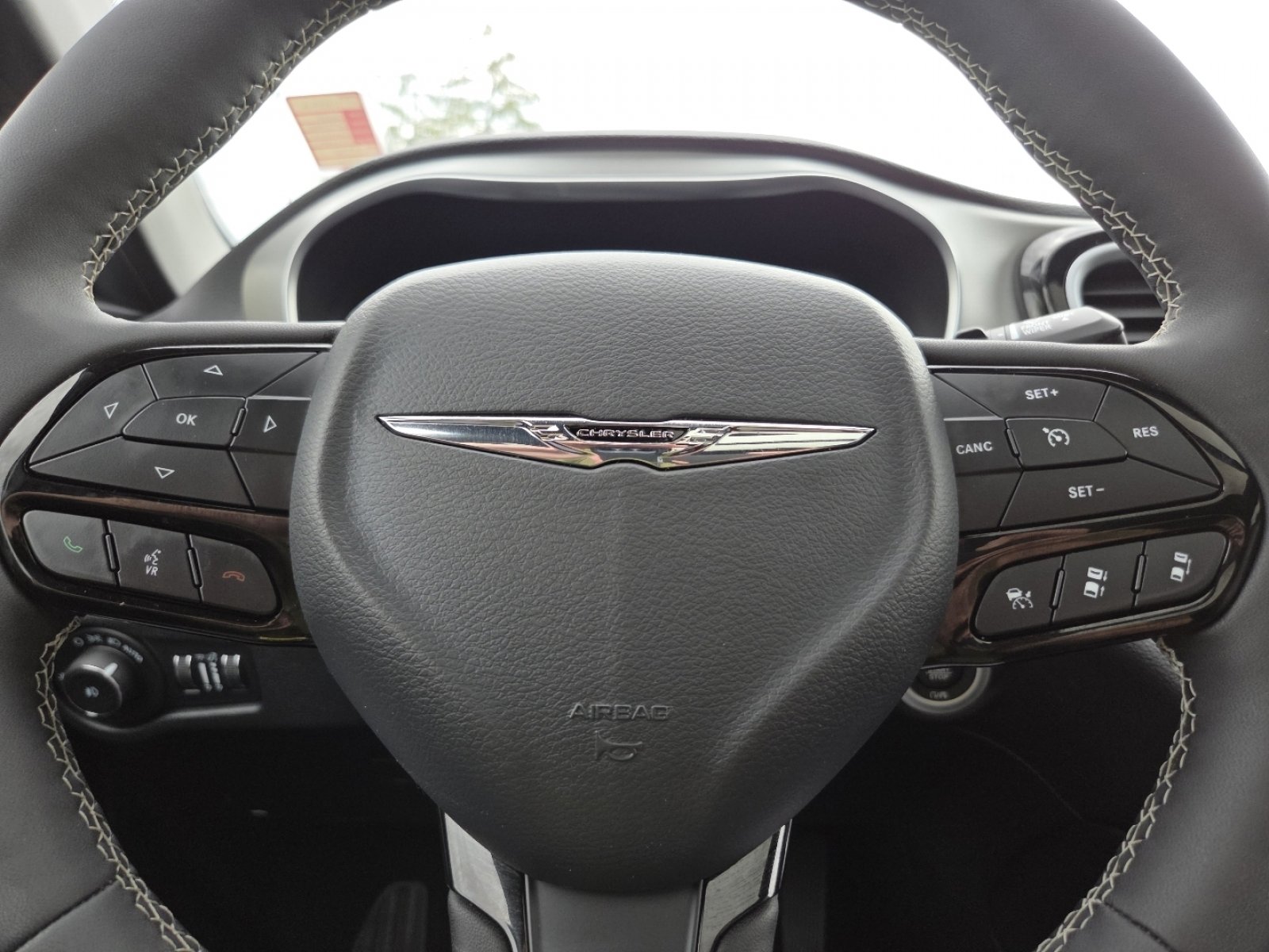 Used 2024 Chrysler Pacifica Limited w/ S Appearance Package AWD/4WD image 31