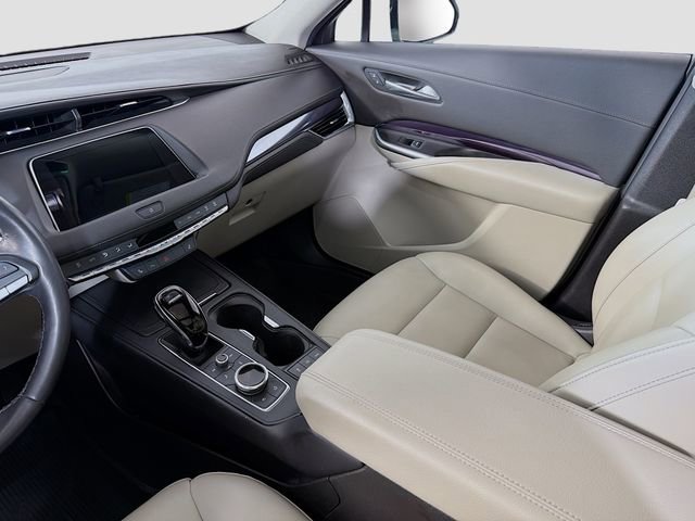 Used 2023 Cadillac XT4 Luxury w/ Cold Weather Package AWD/4WD image 22