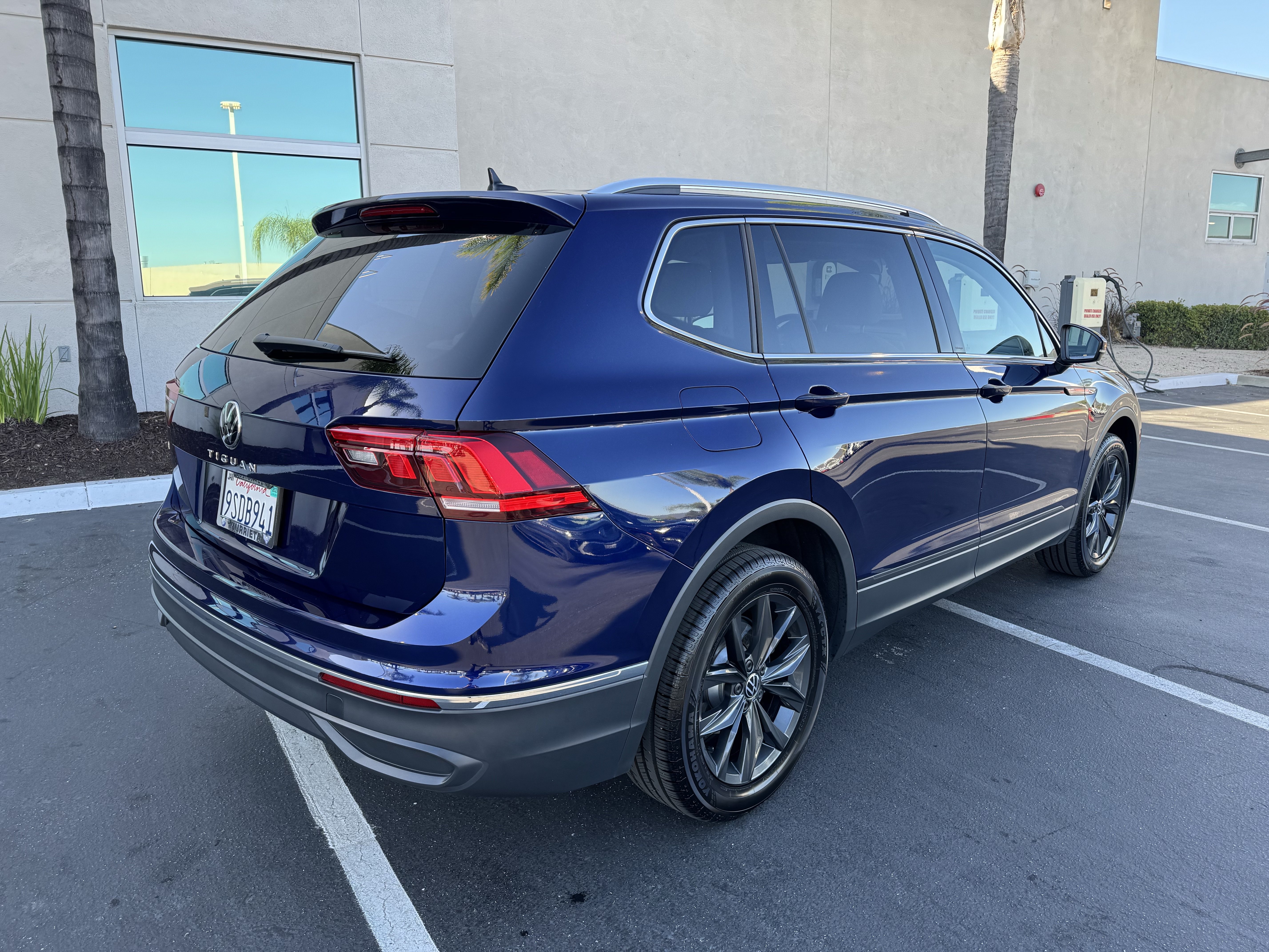 Certified 2024 Volkswagen Tiguan SE FWD image 9