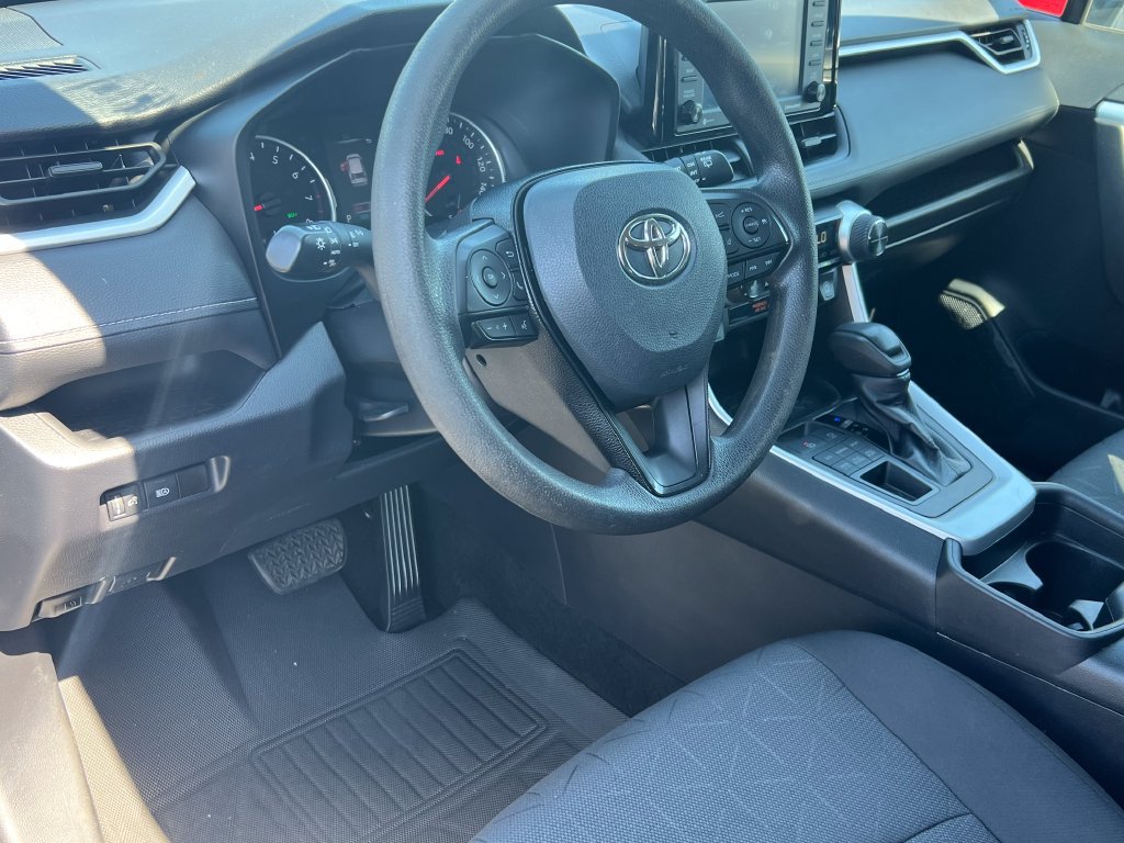 Used 2021 Toyota RAV4 XLE AWD/4WD image 19