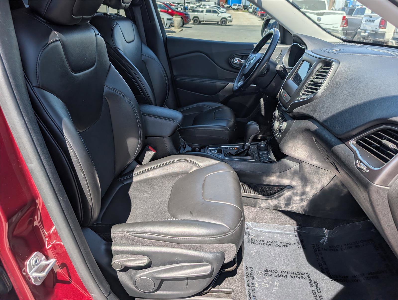 Used 2020 Jeep Cherokee Latitude Plus w/ Cold Weather Group AWD/4WD image 11