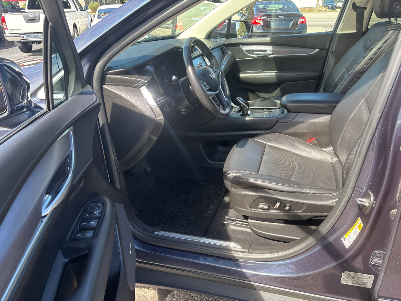 Used 2018 Cadillac XT5 Luxury w/ Driver Awareness Package image 9