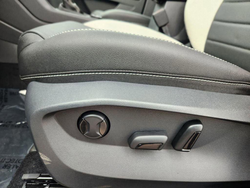 New 2026 Volkswagen Taos SEL image 7