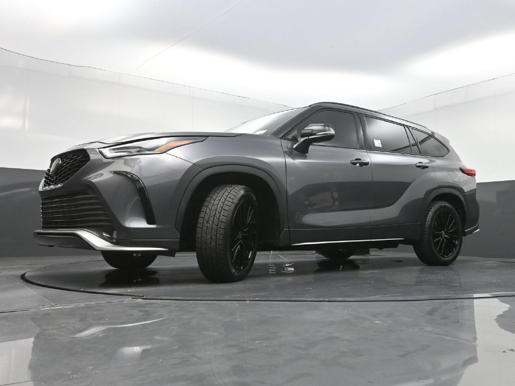 Used 2023 Toyota Highlander XSE FWD image 28