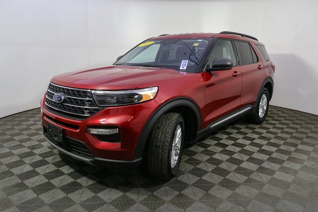 Used 2023 Ford Explorer XLT w/ Equipment Group 202A image 5