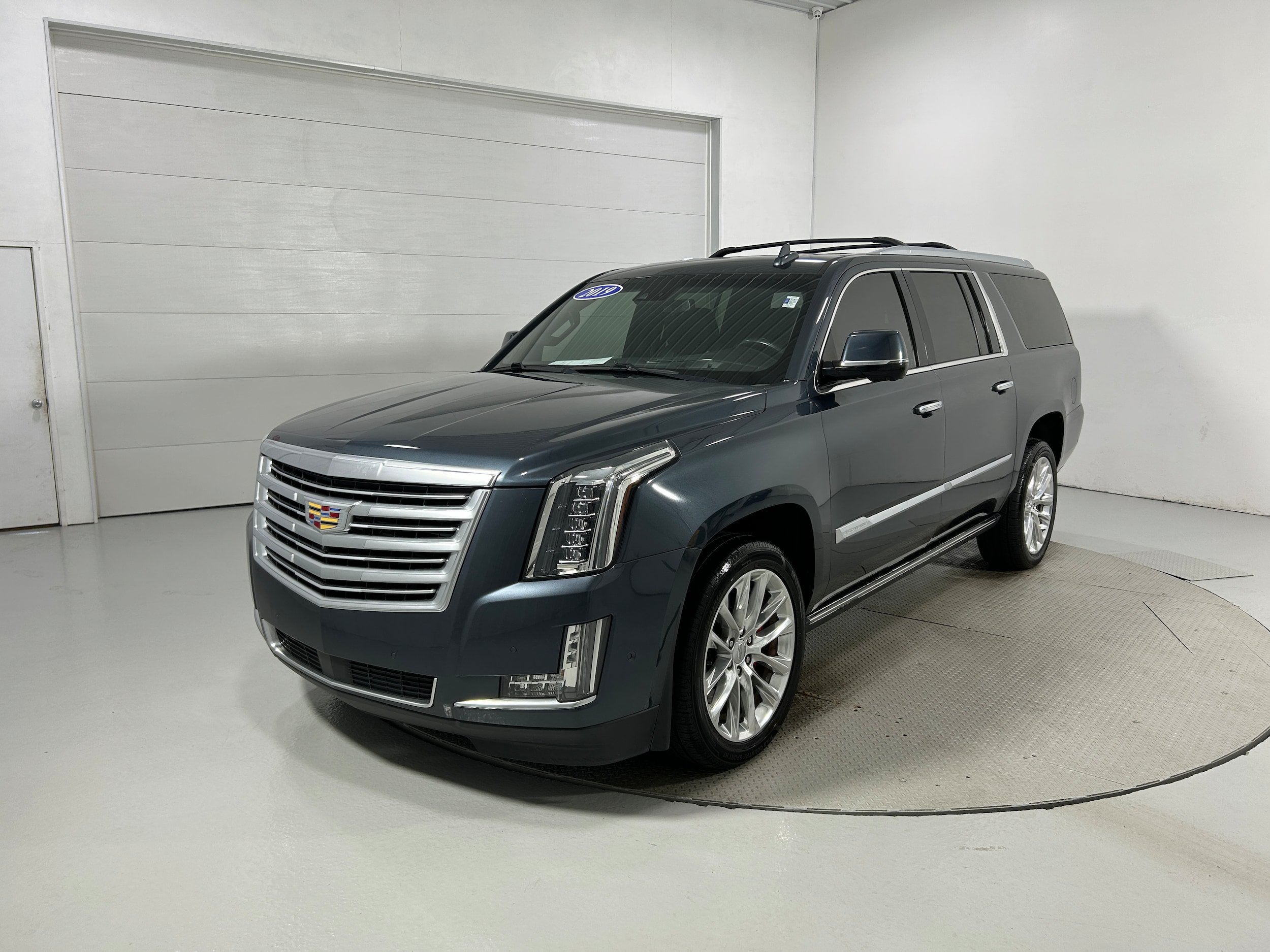 Used 2019 Cadillac Escalade ESV Platinum AWD/4WD image 23