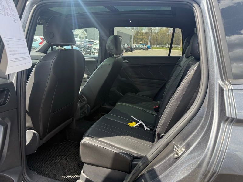 Used 2024 Volkswagen Tiguan SE R-Line image 11