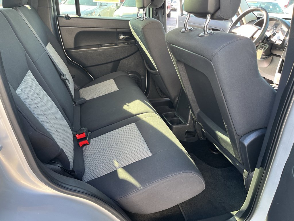 Used 2010 Jeep Liberty Sport image 20