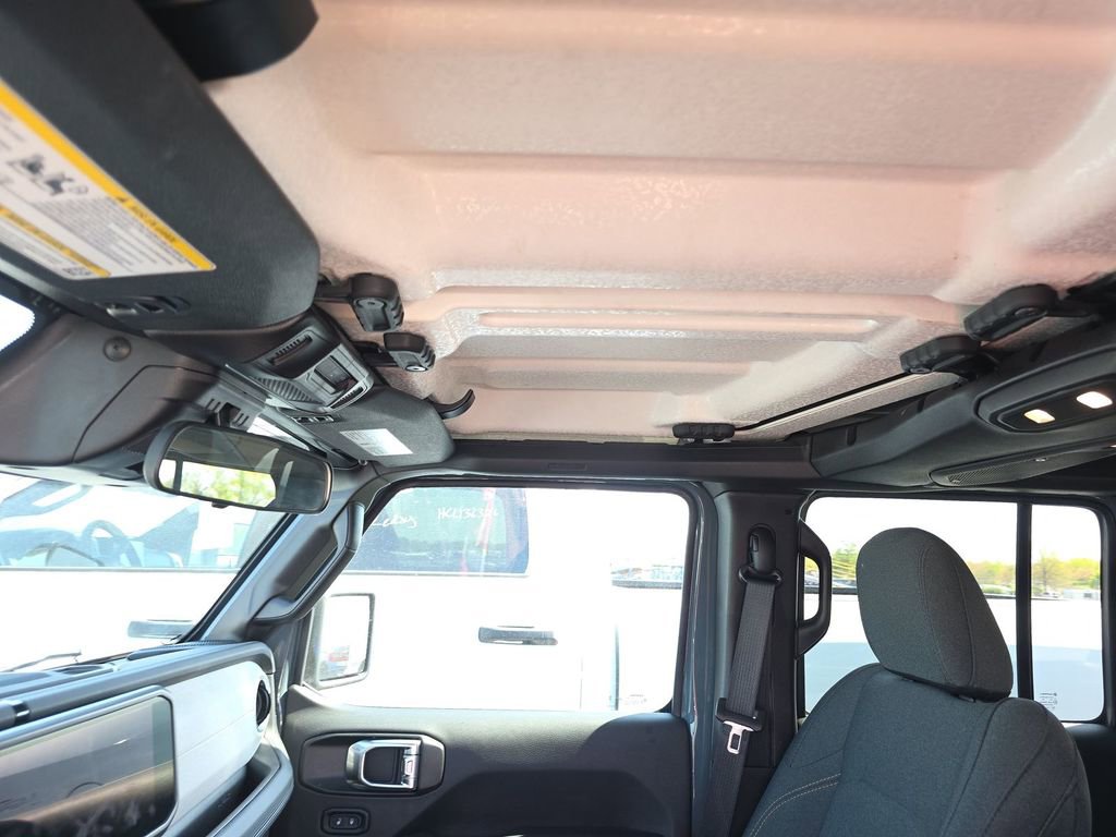Used 2025 Jeep Wrangler Unlimited Sahara w/ Safety Group AWD/4WD image 14