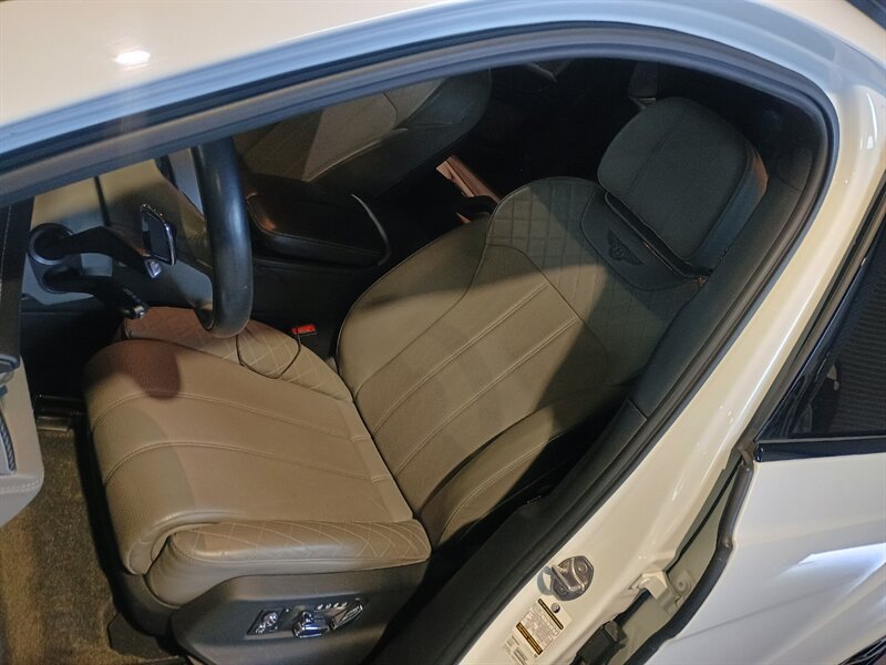 Used 2019 Bentley Bentayga AWD/4WD image 15