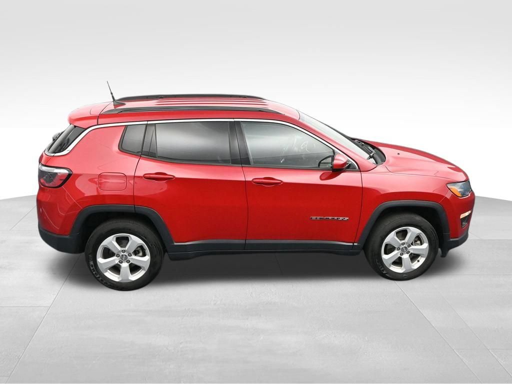 Used 2020 Jeep Compass Latitude w/ Cold Weather Group AWD/4WD image 32