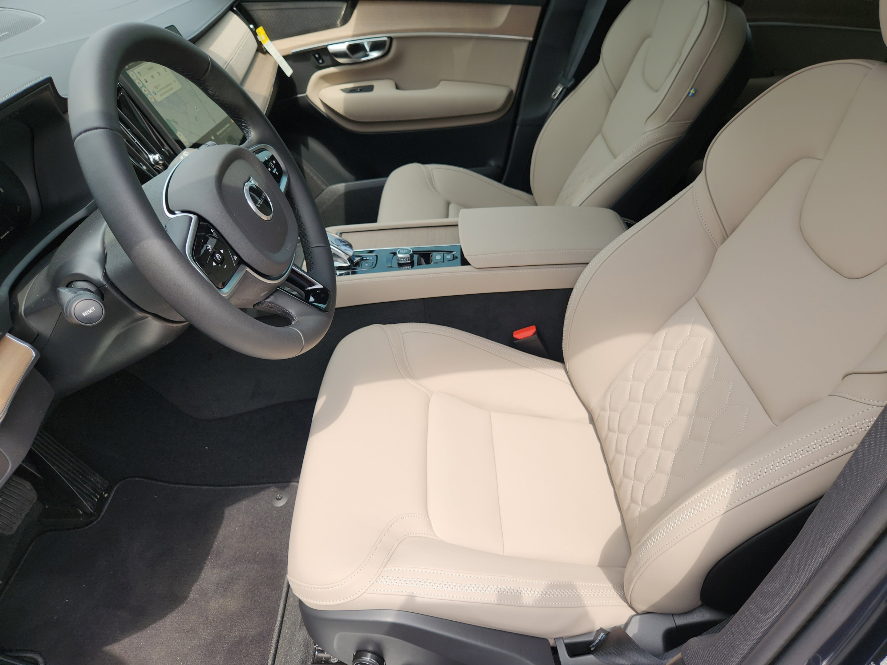 Used 2026 Volvo XC90 B6 Plus w/ Protection Package Premier AWD/4WD image 14