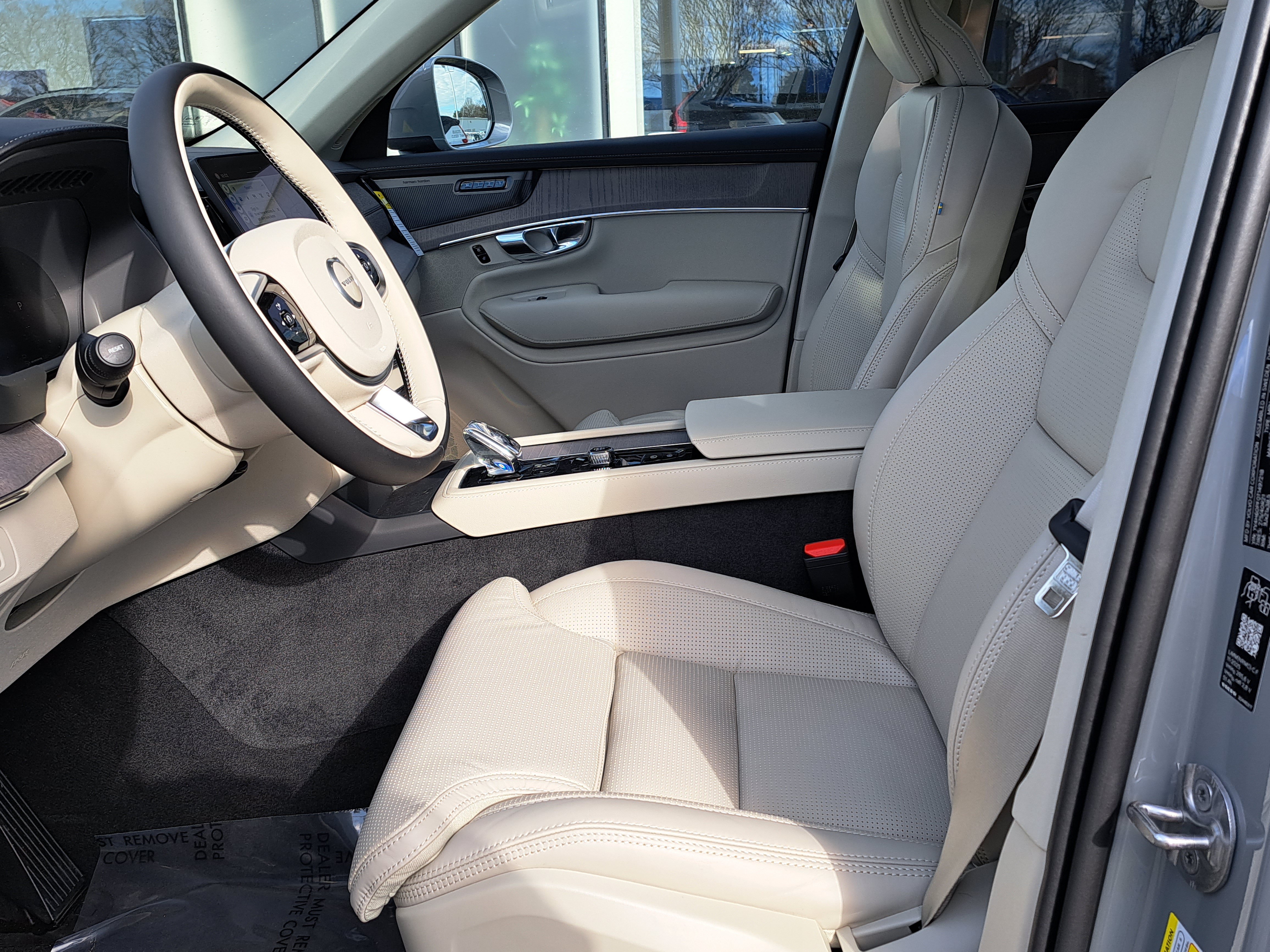 New 2026 Volvo XC90 T8 Ultra w/ Protection Package Premier AWD/4WD image 6