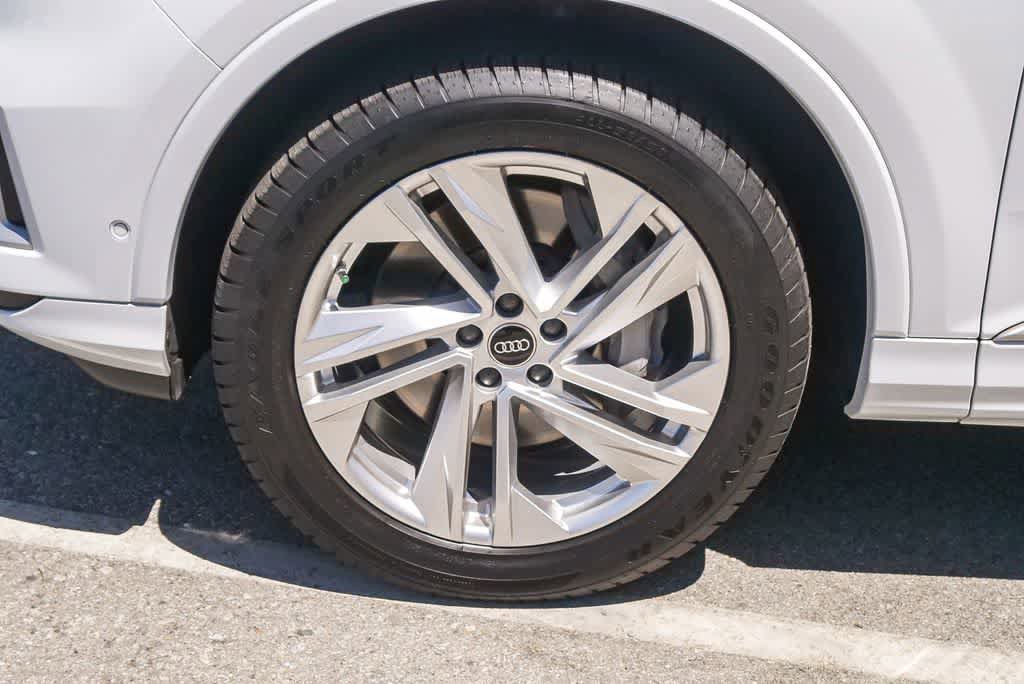 Used 2023 Audi Q7 3.0T Premium Plus w/ Premium Plus Package AWD/4WD image 6