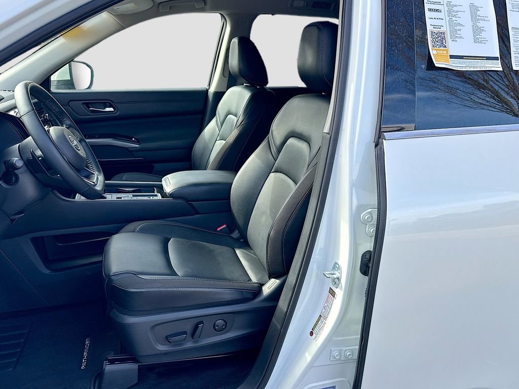 Used 2024 Nissan Pathfinder SL image 19