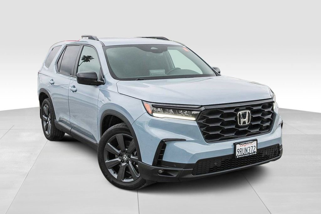 Used 2025 Honda Pilot Sport image 2