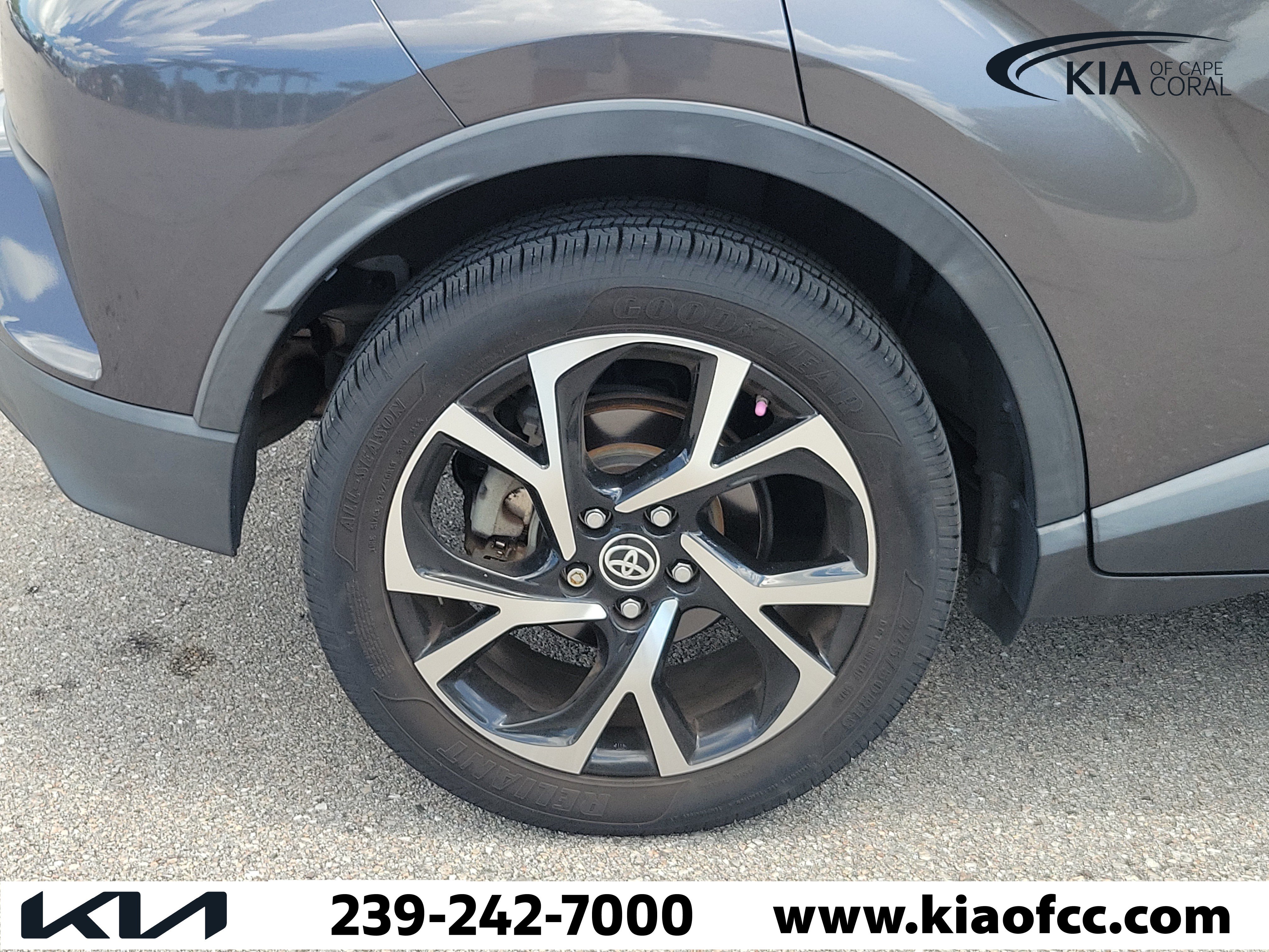 Used 2020 Toyota C-HR XLE FWD image 9